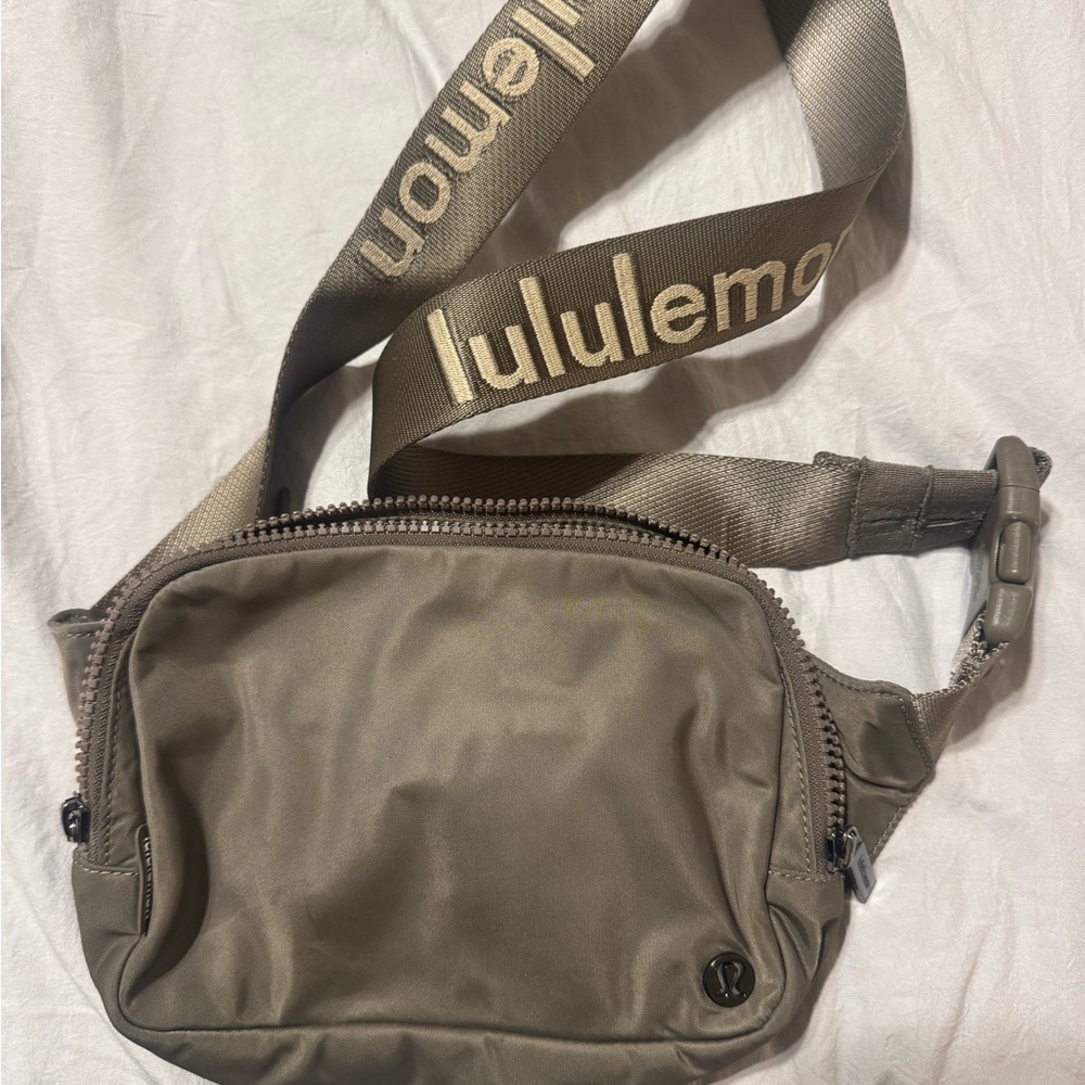 lululemon athletica Olive Belt Bag